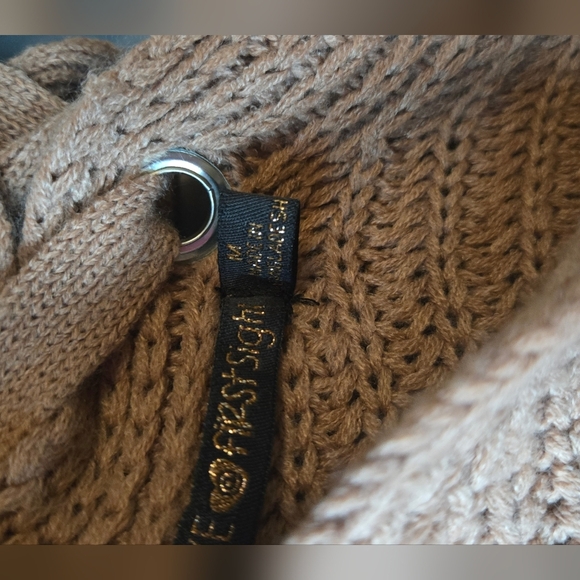 Love @ First Sight Lace-Up Back Sweater Size M - Picture 3 of 6